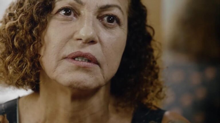 Cena do documentário À Procura de Dayse mostrando a atriz Dayse Tenório